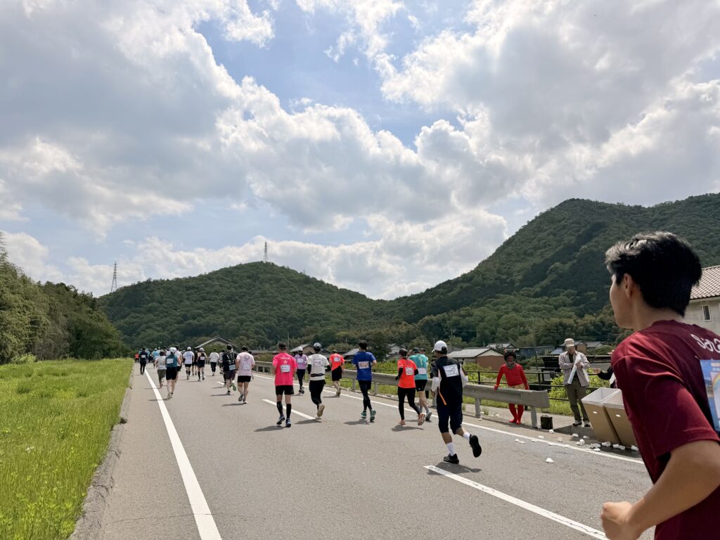 ぎふ清流ハーフマラソン 千鳥橋への登り