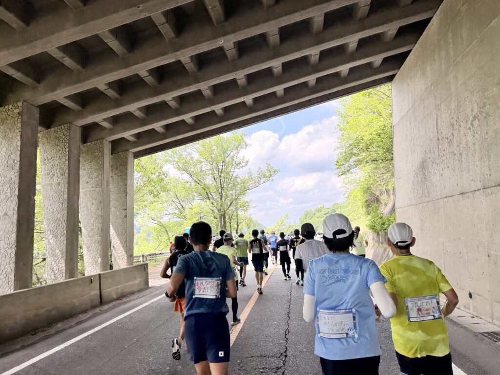 ぎふ清流ハーフマラソン 長良川沿いの様子