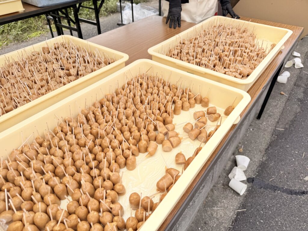 ぎふ清流ハーフマラソン 17.3kmエイドの鶏ちゃんフランク