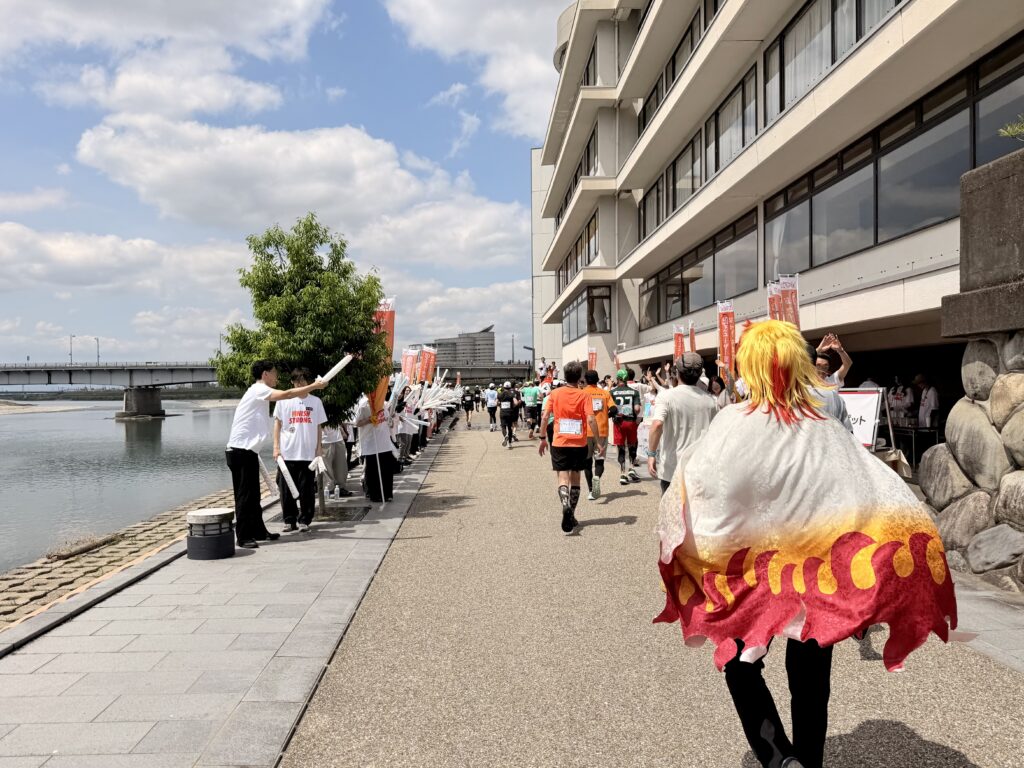 ぎふ清流ハーフマラソン 長良川プロムナード 応援と私設エイド