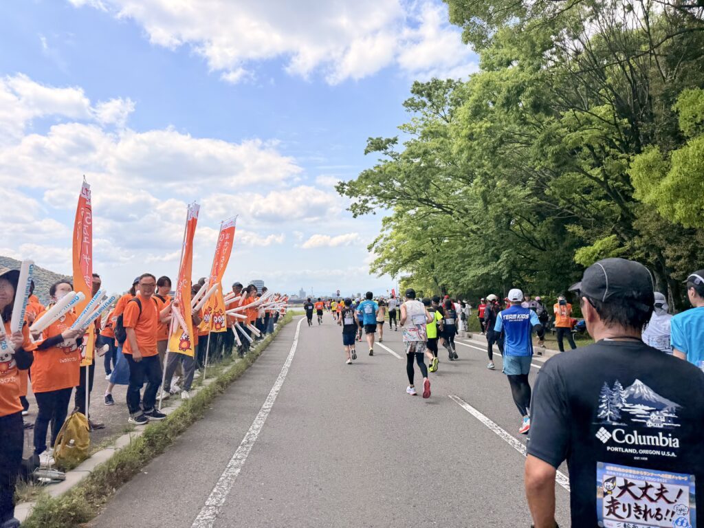 ぎふ清流ハーフマラソン 長良川沿いの様子