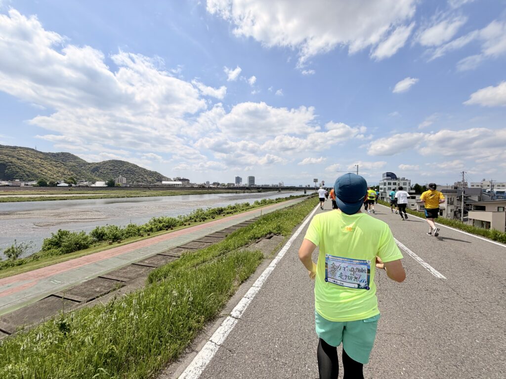 ぎふ清流ハーフマラソン 19km手前の長良川沿い