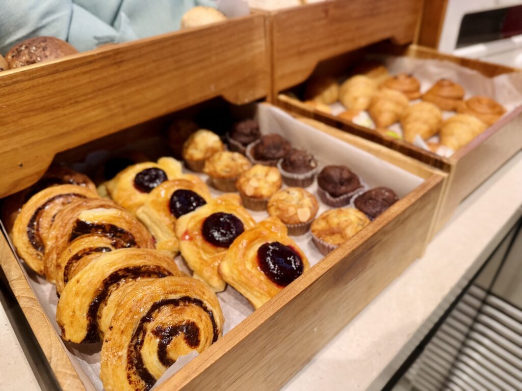 サムイ島のマラスカサムイ 朝食ビュッフェ パンコーナー
