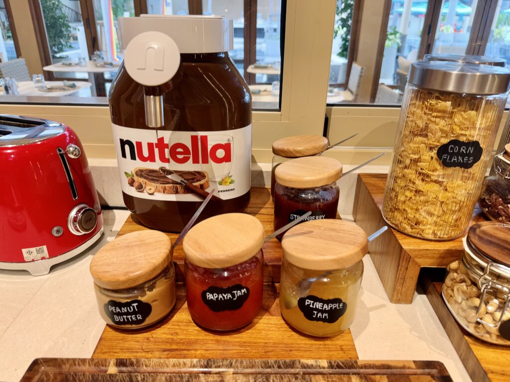 サムイ島のマラスカサムイ 朝食ビュッフェ 各種スプレッド