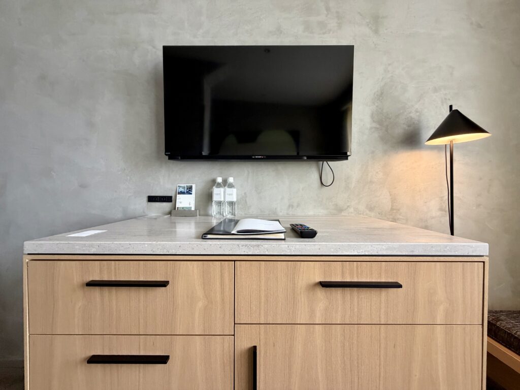 ザタワーホテルナゴヤ L03 Forest View Twin テレビとミニバー