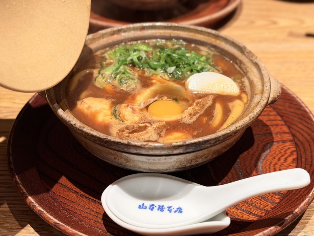 山本屋本店 栄中央店 煮込みうどん 生卵入り