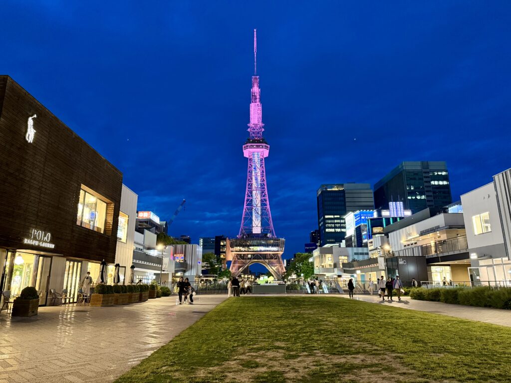 ライトアップされた中部電力 MIRAI TOWER