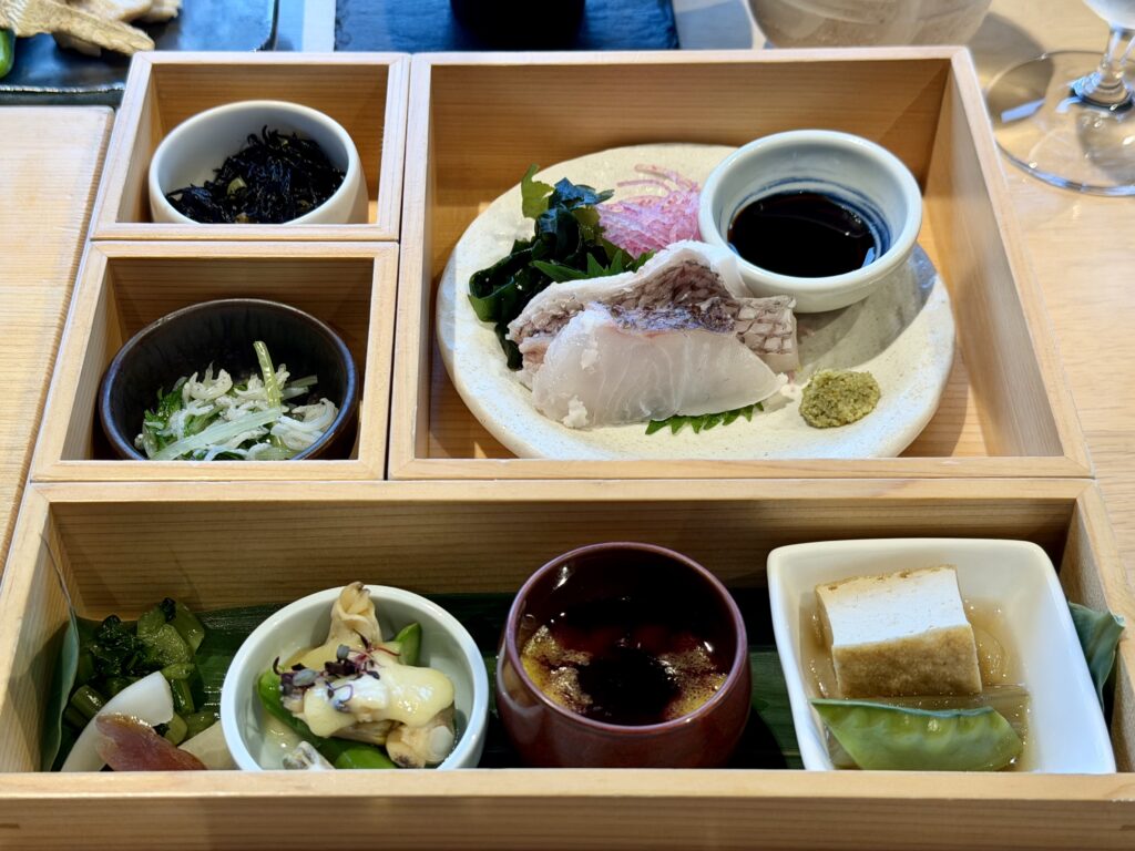 ザタワーホテルナゴヤ 和朝食のお刺身や小鉢