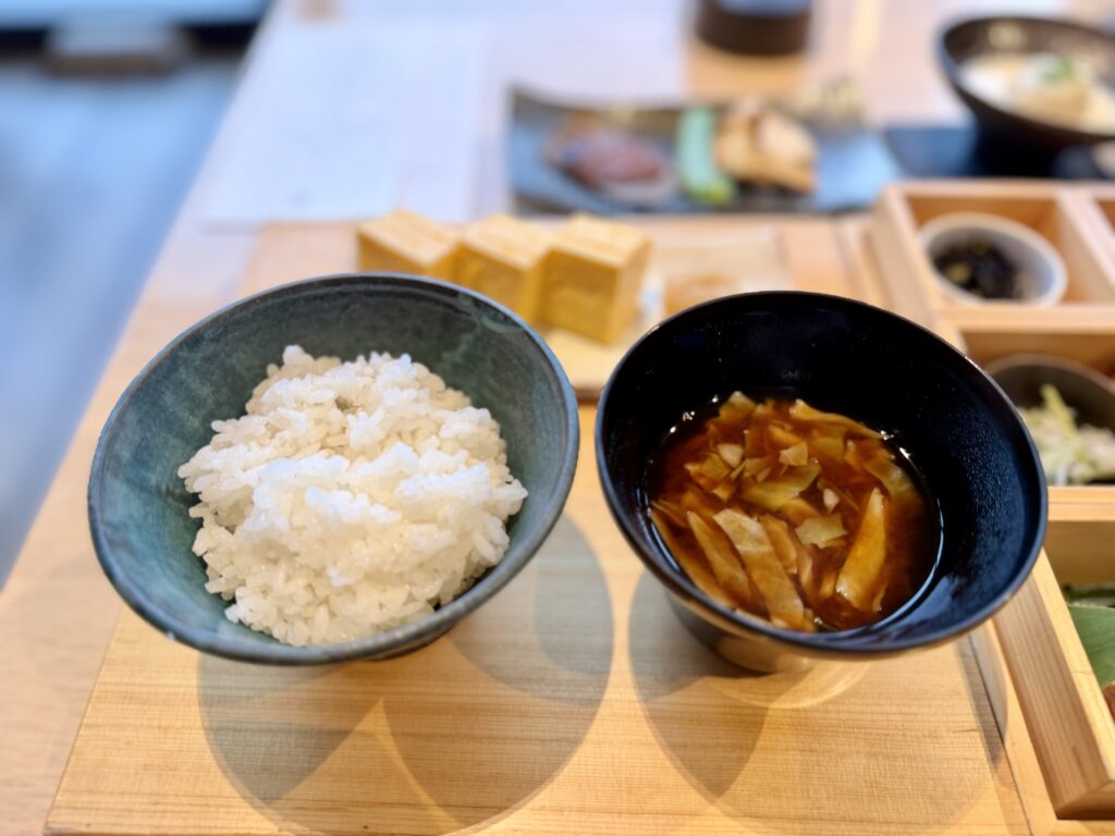 ザタワーホテルナゴヤ 和朝食のご飯と味噌汁