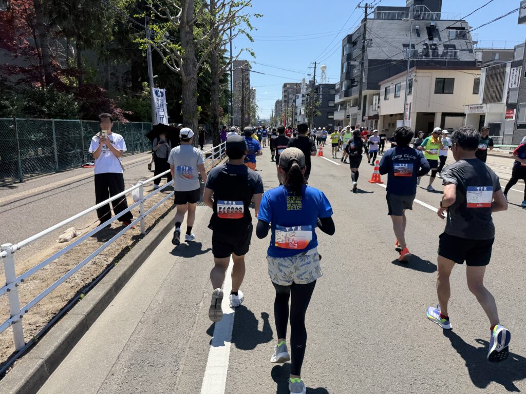 仙台国際ハーフマラソン スタジアム横を走る