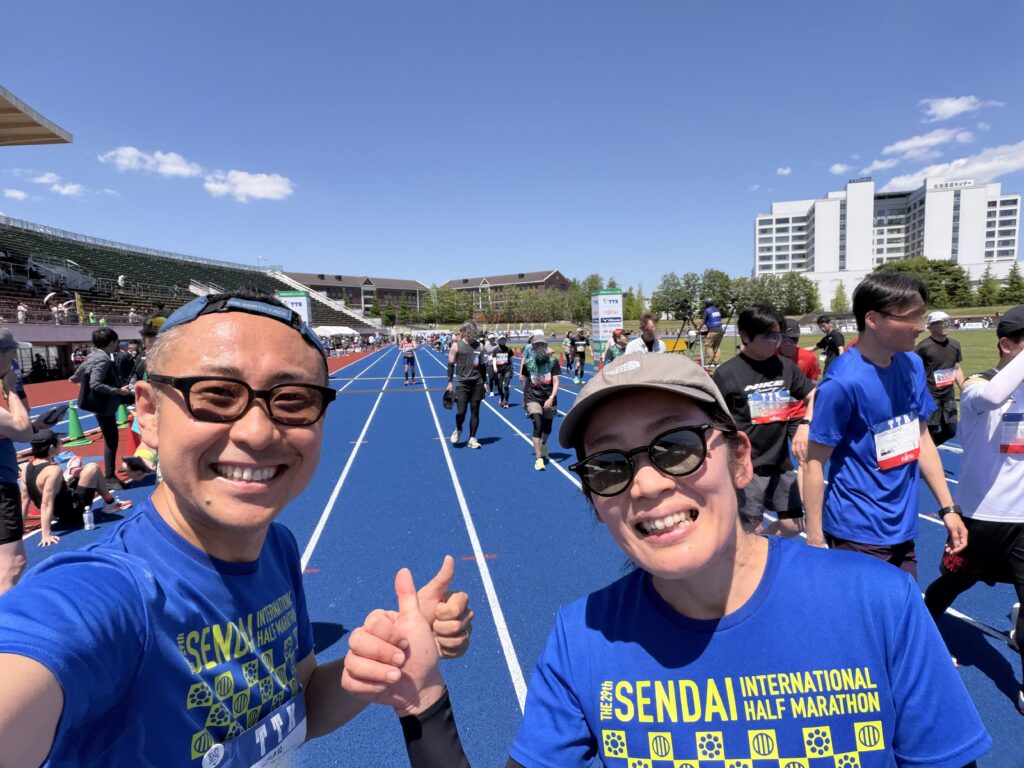 仙台国際ハーフマラソン ゴールして記念撮影
