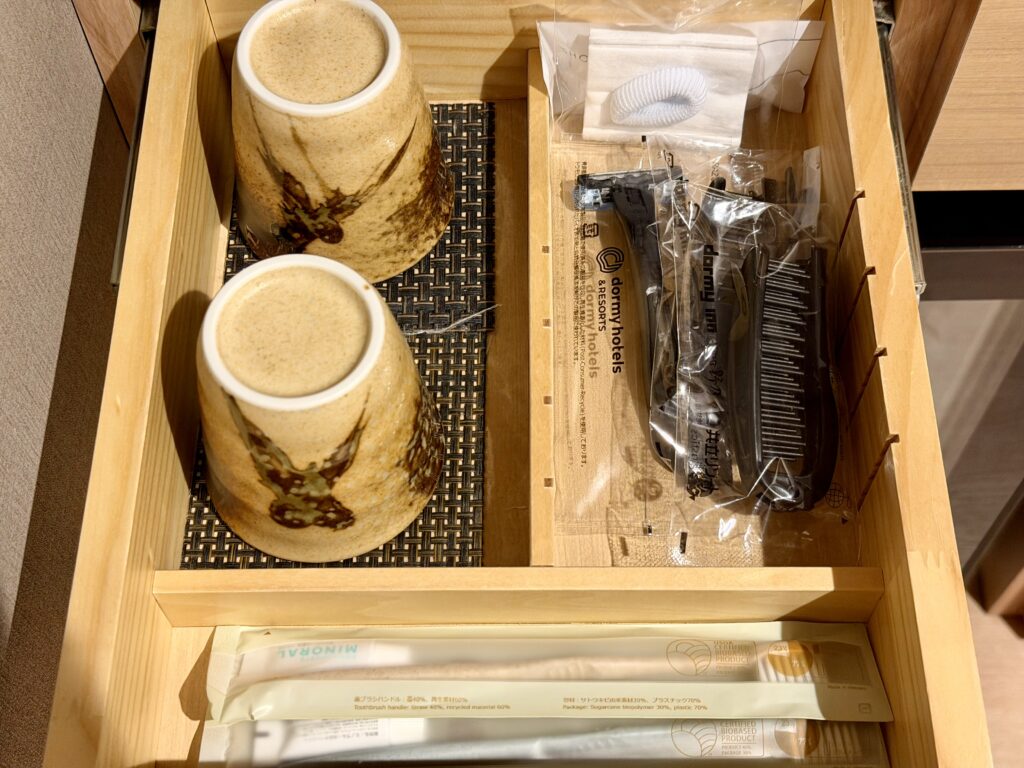 御宿野乃仙台 コップと客室アメニティ