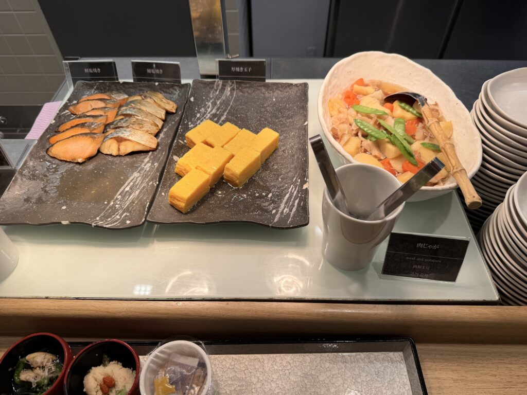 御宿野乃仙台 朝食 焼魚と肉じゃが