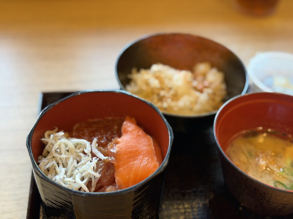 御宿野乃仙台 朝食 海鮮丼