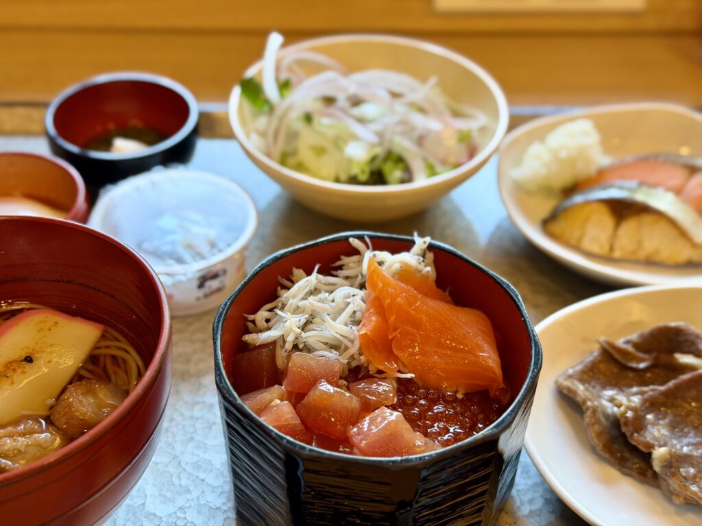 御宿野乃仙台 朝食 海鮮丼