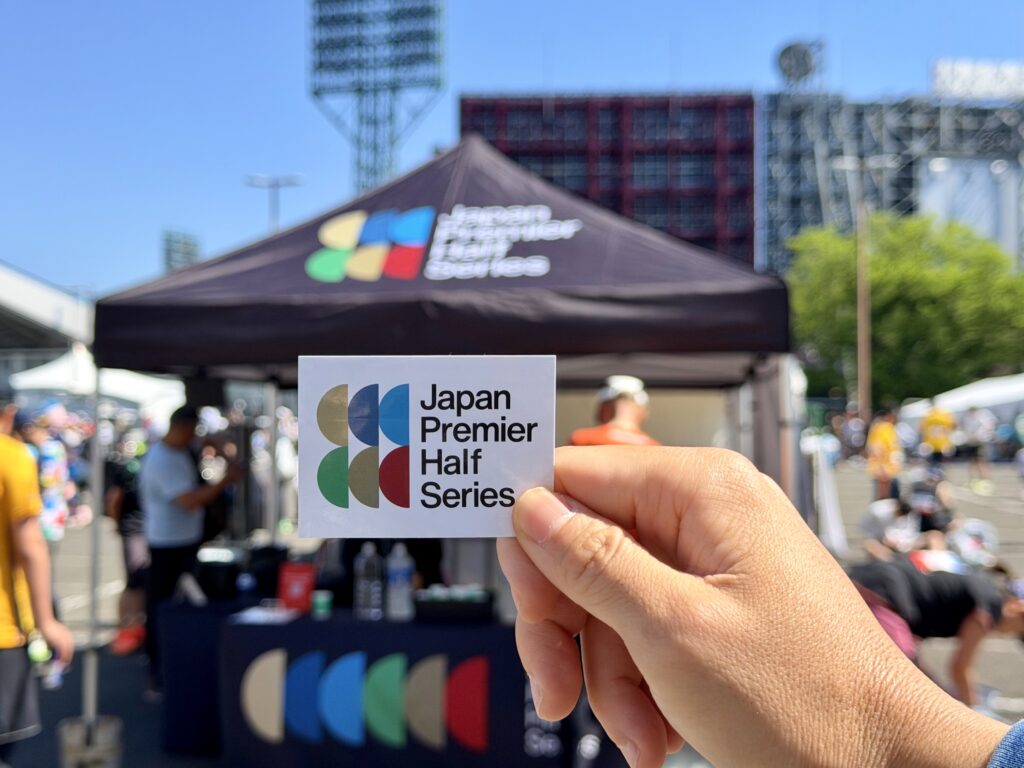 仙台国際ハーフマラソン 大会前 JPHSブースとステッカー