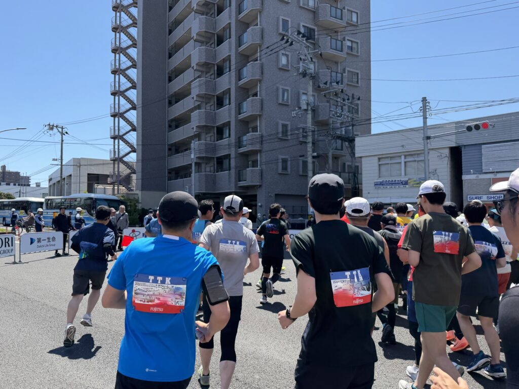 仙台国際ハーフマラソン 1.7km折り返し イオンスタイル仙台卸町前通過