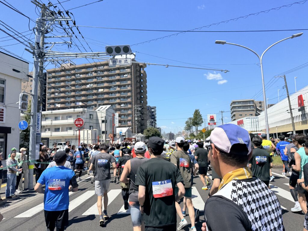 仙台国際ハーフマラソン 1.7km折り返し イオンスタイル仙台卸町前通過