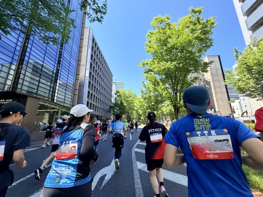 仙台国際ハーフマラソン 青葉通りにて