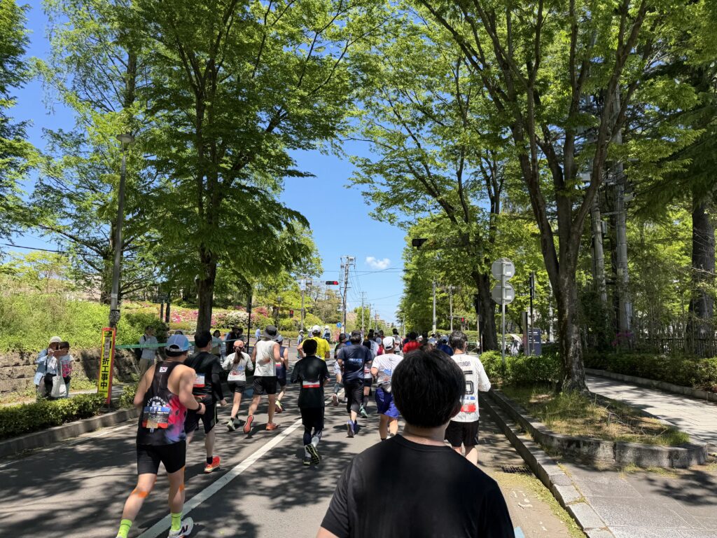 仙台国際ハーフマラソン 国際センターを通過
