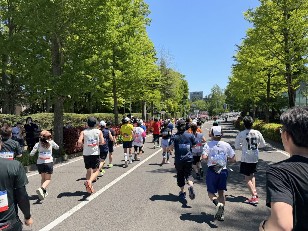 仙台国際ハーフマラソン 仙台第二高校を通過