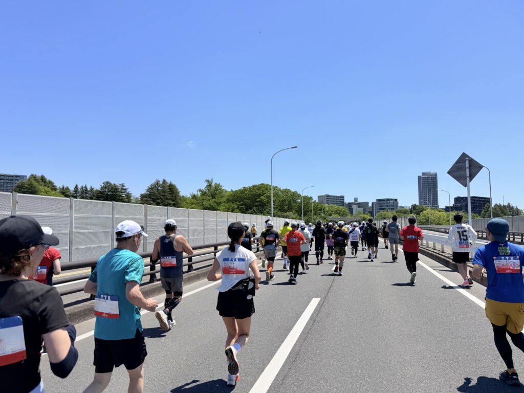 仙台国際ハーフマラソン 仲の瀬橋を通過