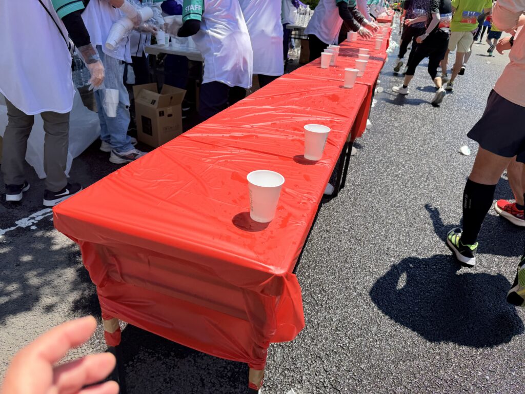 仙台国際ハーフマラソン 国道286号線の給水エイド