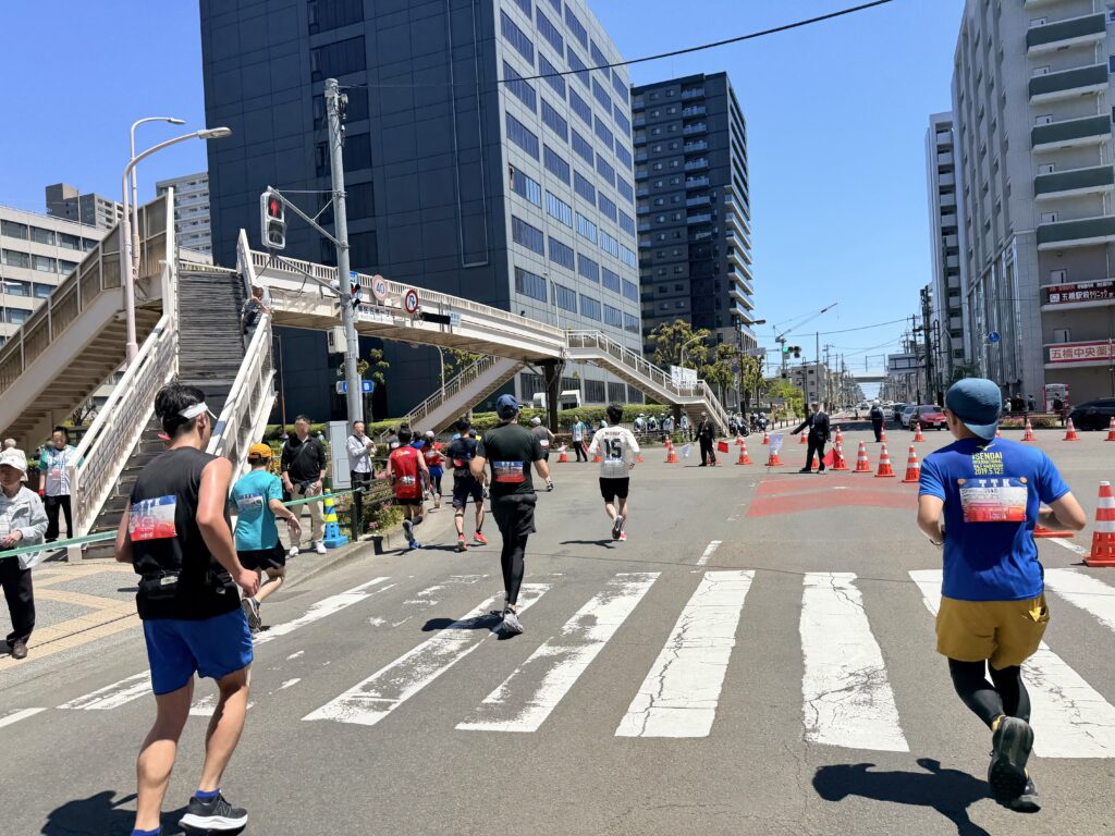 仙台国際ハーフマラソン 五橋駅前交差点を左折