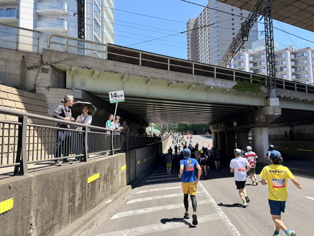 仙台国際ハーフマラソン 14km通過