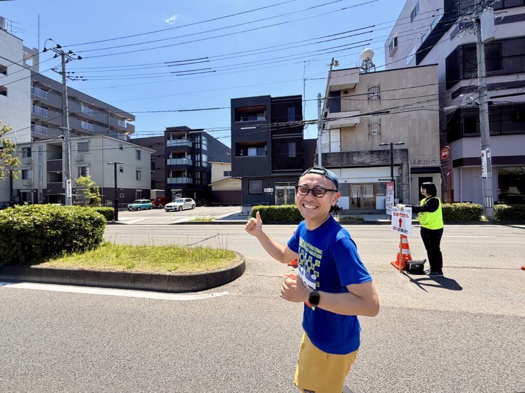 仙台国際ハーフマラソン 新寺通で笑顔