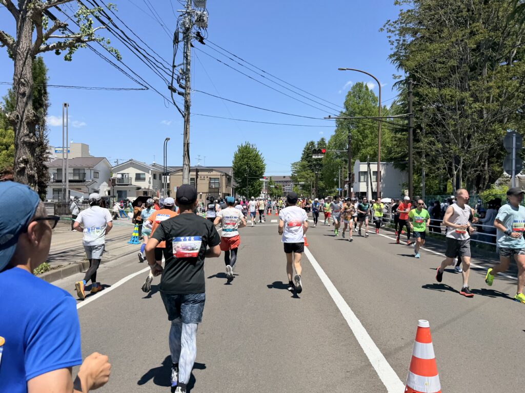 仙台国際ハーフマラソン ゴール地点を横目に通過
