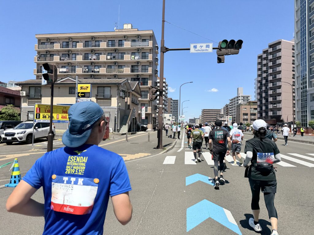 仙台国際ハーフマラソン 榴ヶ岡交差点を通過