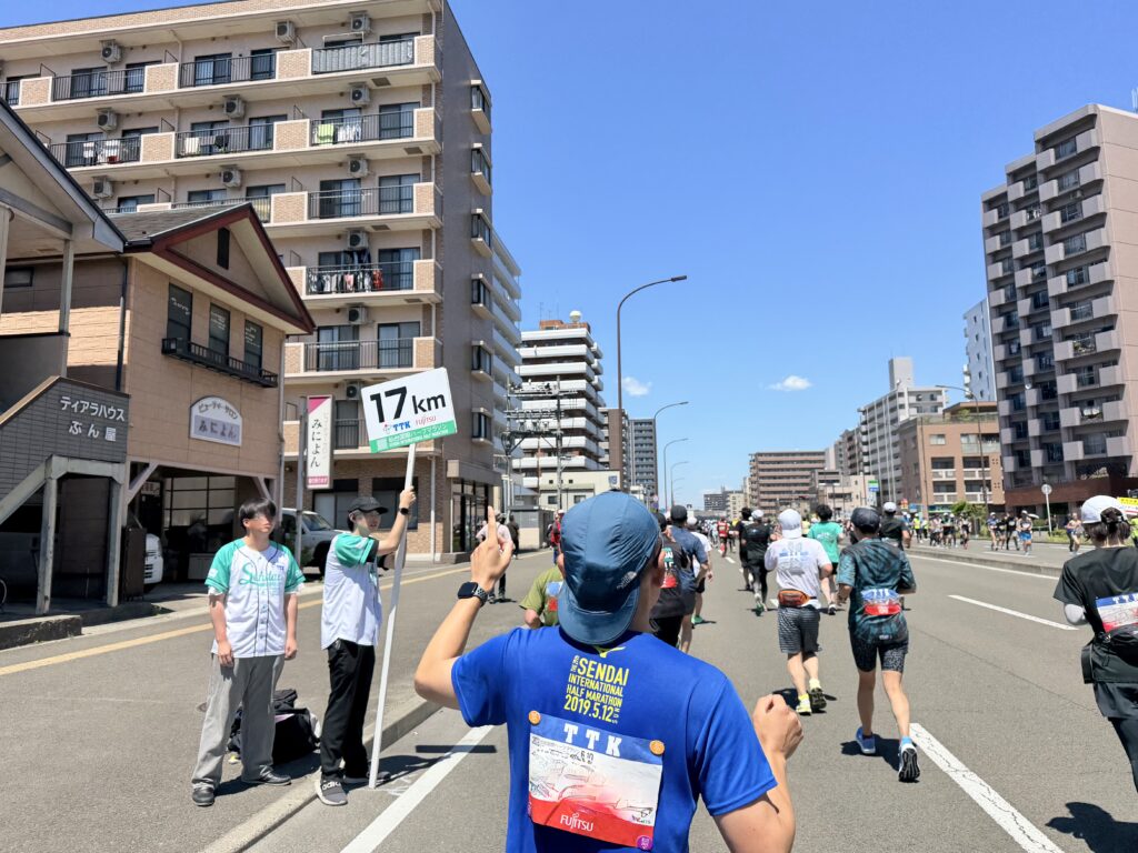 仙台国際ハーフマラソン 17km地点通過