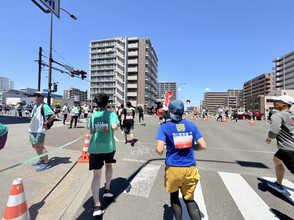 仙台国際ハーフマラソン 17km過ぎの交差点を左折