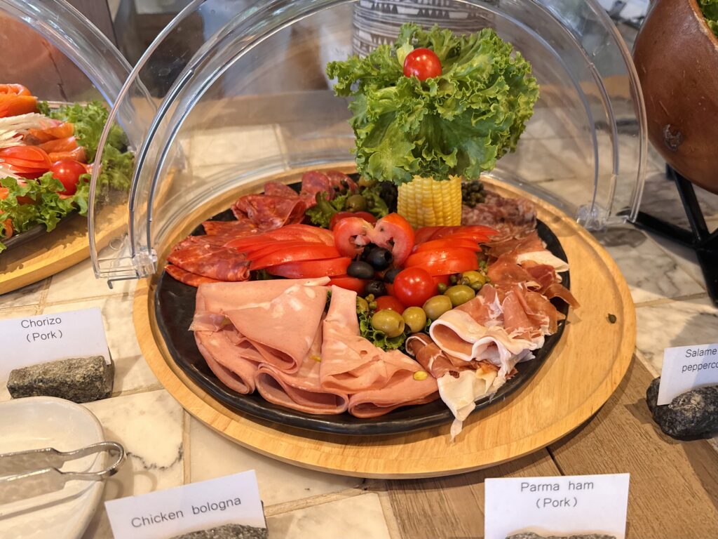 ケープファーンホテル 朝食ビュッフェ ハムいろいろ