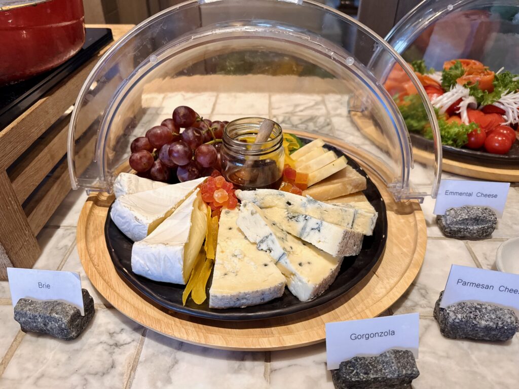 ケープファーンホテル 朝食ビュッフェ チーズ