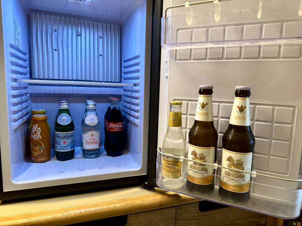 ウォルドーフアストリアバンコク ミニバー 冷蔵庫