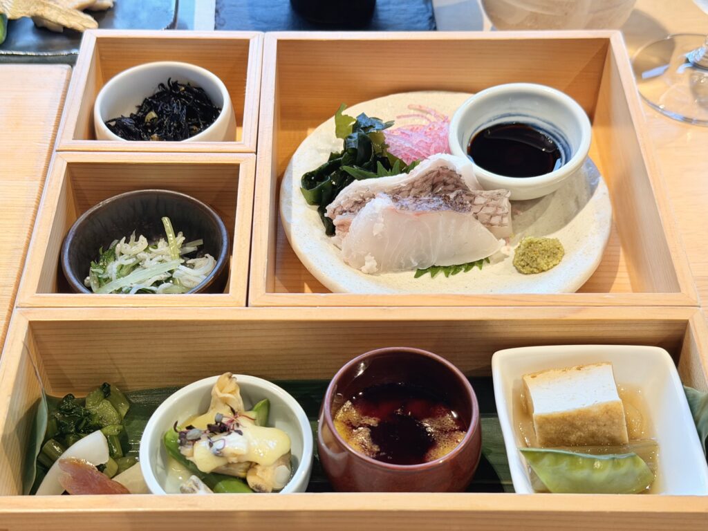 ザタワーホテルナゴヤ 和朝食のお刺身や小鉢