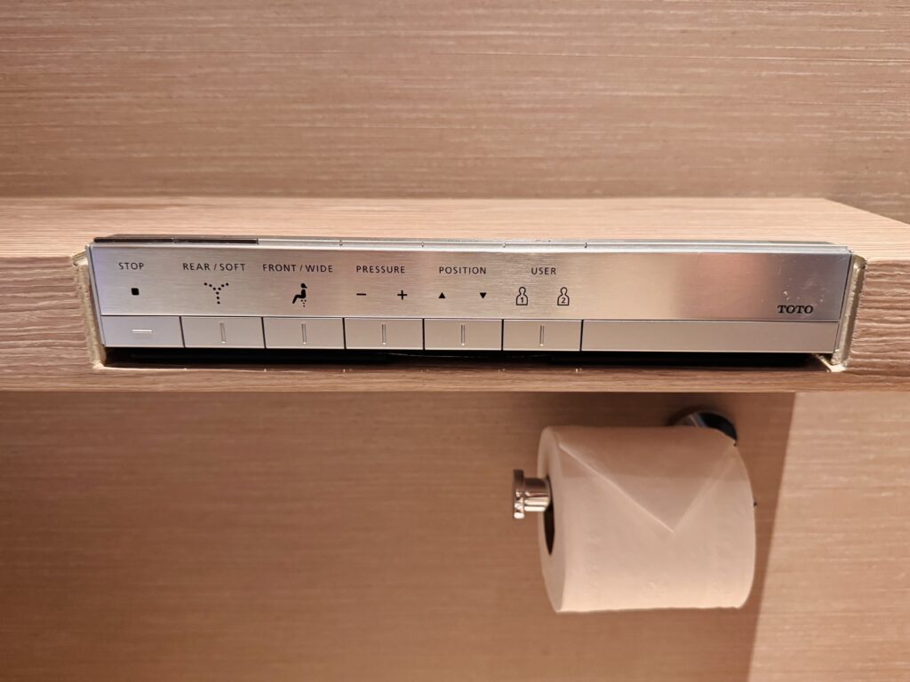 ウォルドーフアストリアバンコク トイレはウォシュレット付き