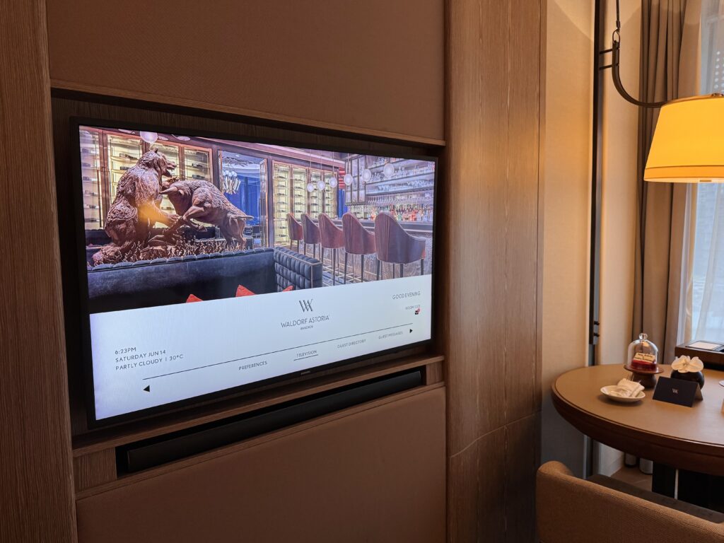 ウォルドーフアストリアバンコク 客室 テレビ