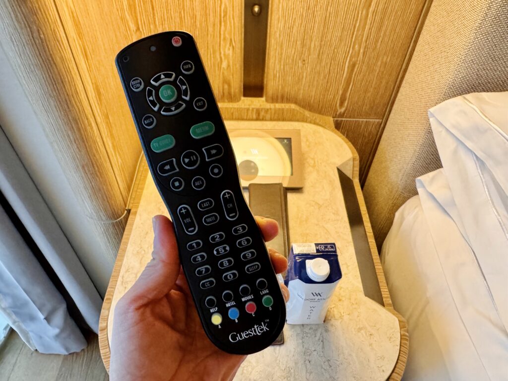 ウォルドーフアストリアバンコク テレビリモコン