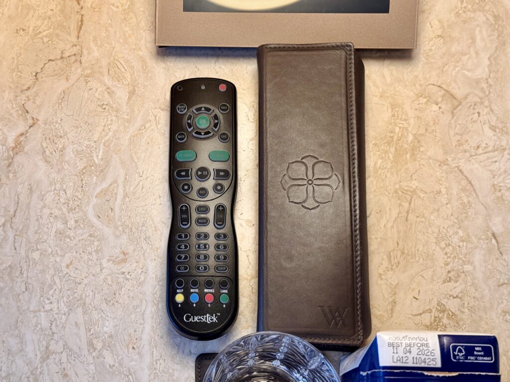 ウォルドーフアストリアバンコク テレビリモコン