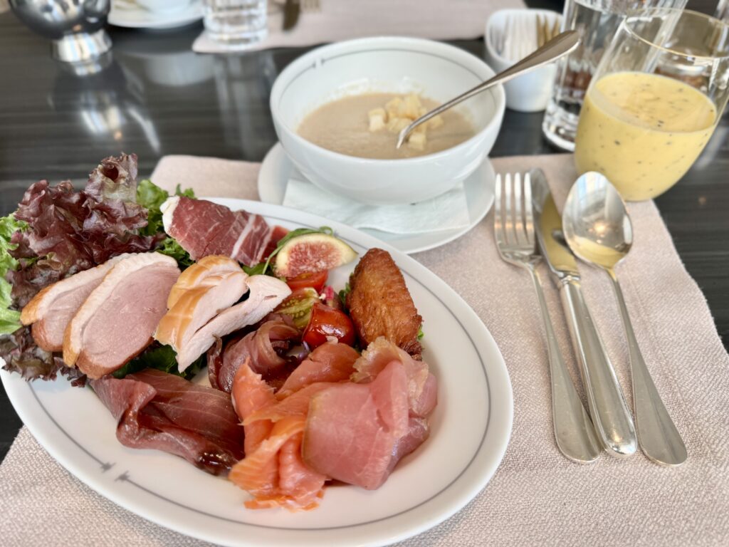 ウォルドーフアストリアバンコク 朝食おつまみ