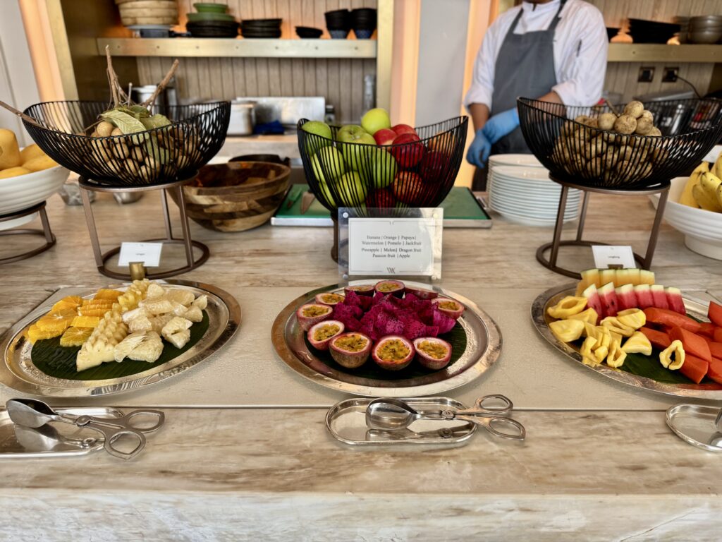 ウォルドーフアストリアバンコク 朝食 フルーツコーナー