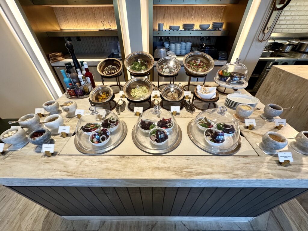 ウォルドーフアストリアバンコク 朝食 サラダコーナー