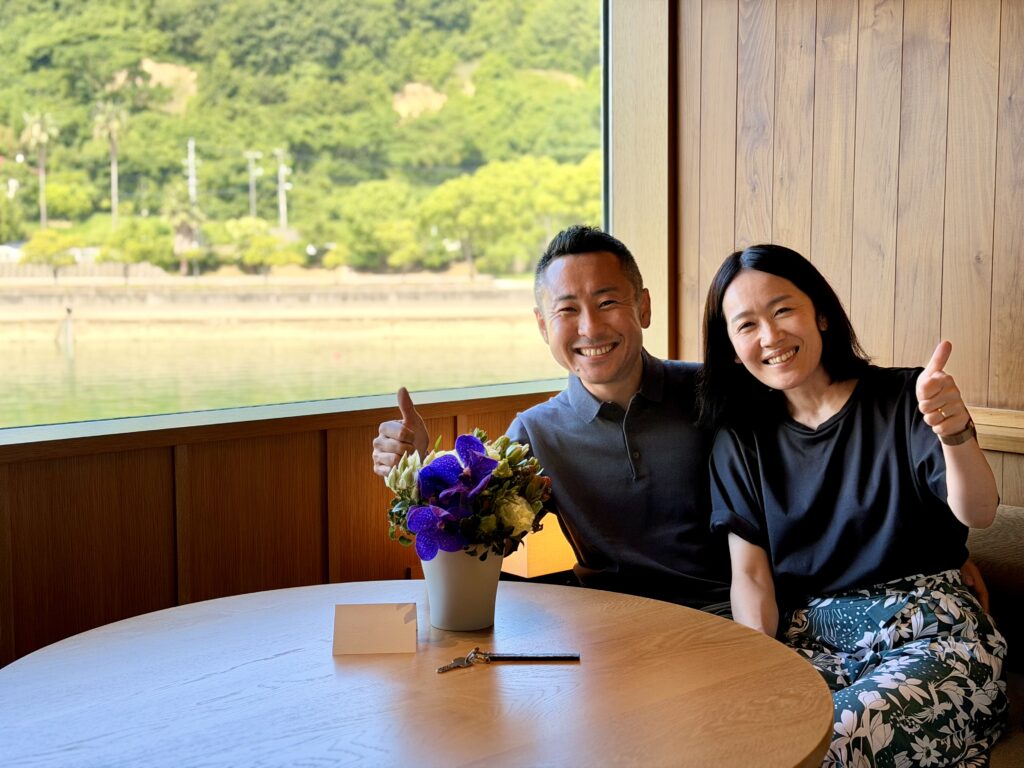 ガンツウ_テラススイート_夫婦で記念撮影