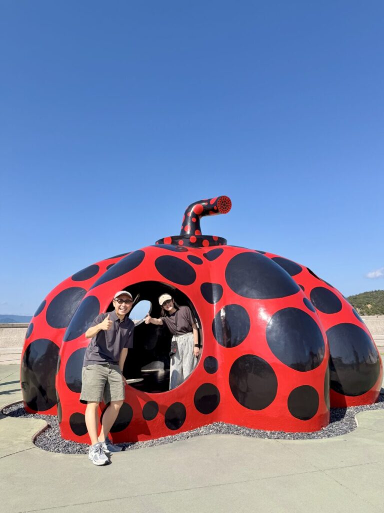 ガンツウ_船外体験_直島_草間彌生さんのカボチャ