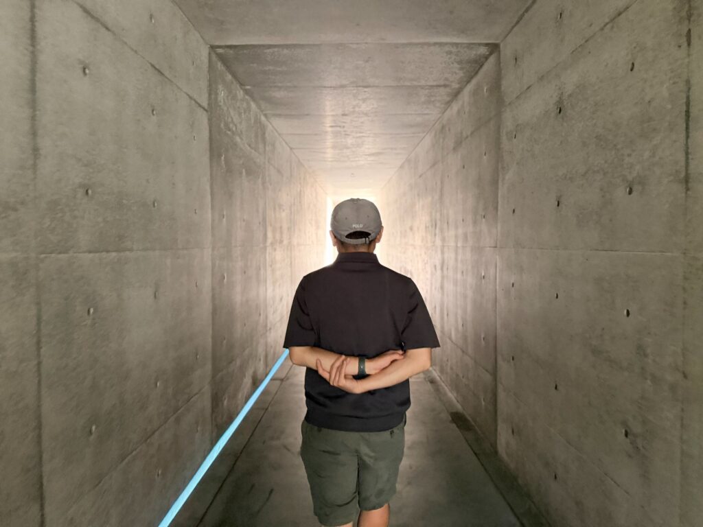 guntû(ガンツウ)_船外体験_直島_地中美術館の通路