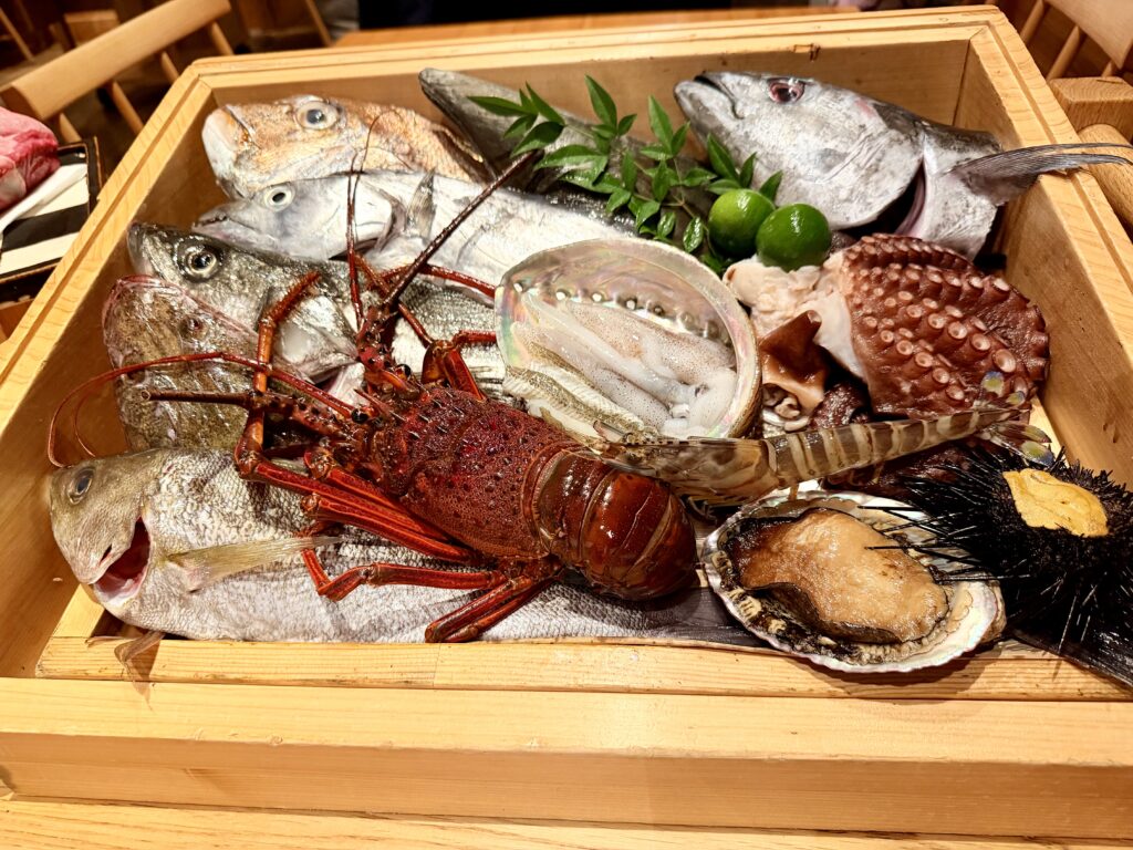 ガンツウ_夕食ダイニング_瀬戸内の食材-魚介類