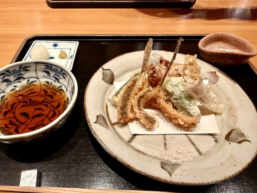ガンツウ_夕食ダイニング_天ぷら